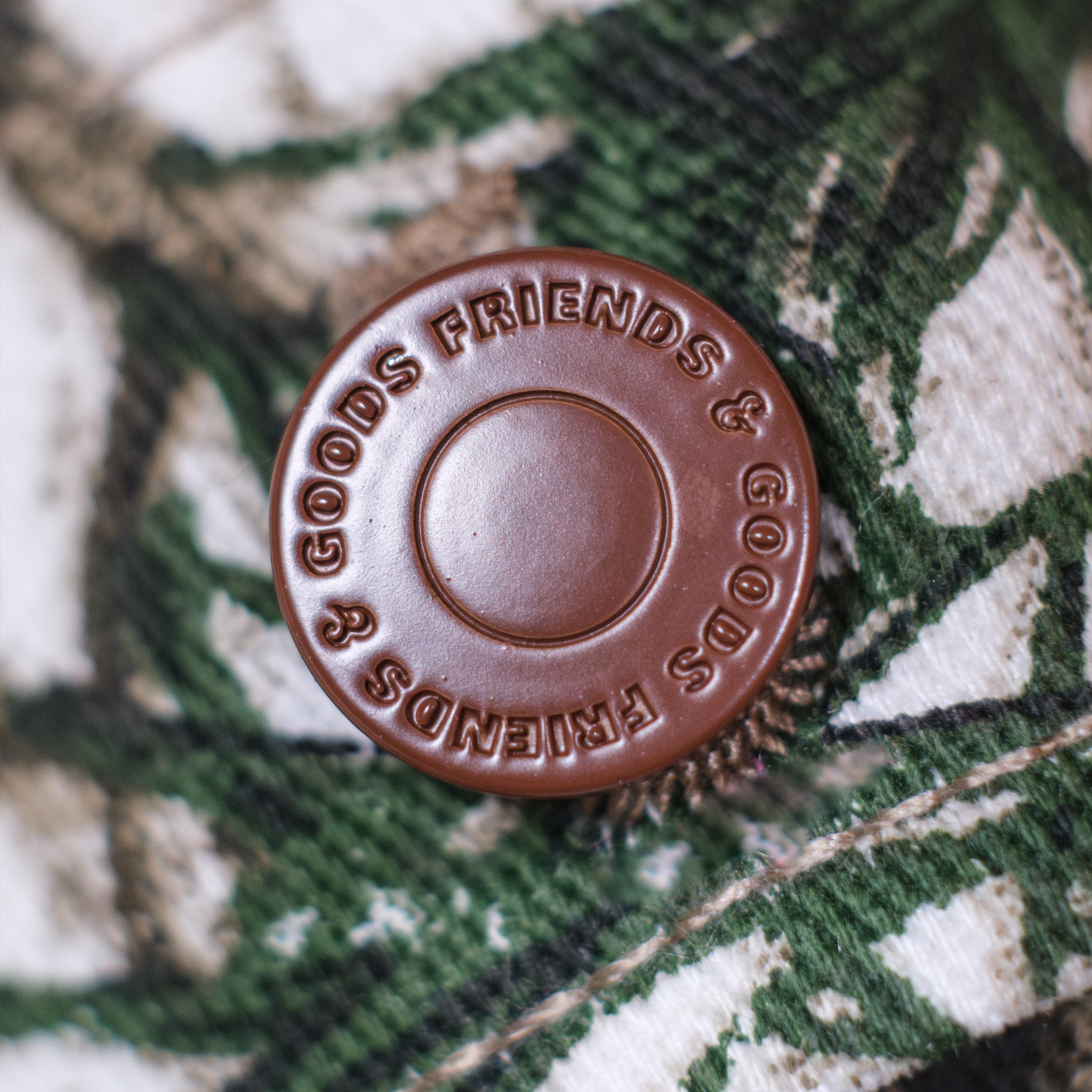 EMBROIDERED BIRD CARGO JORTS